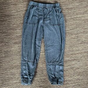 American Eagle baggy pants with stretchy waistband and snap buttons